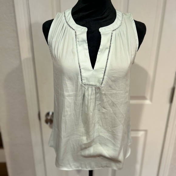 Loft Light Blue White Sleeveless Split Neck Blouse with Embroidered Trim Size SP - Picture 1 of 5